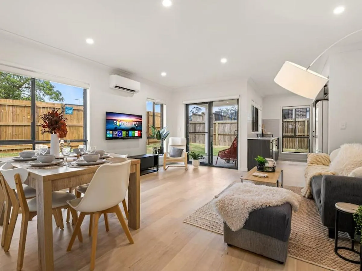 Ideal For Getaway - 3Br Home Browns Plains Ferienhaus