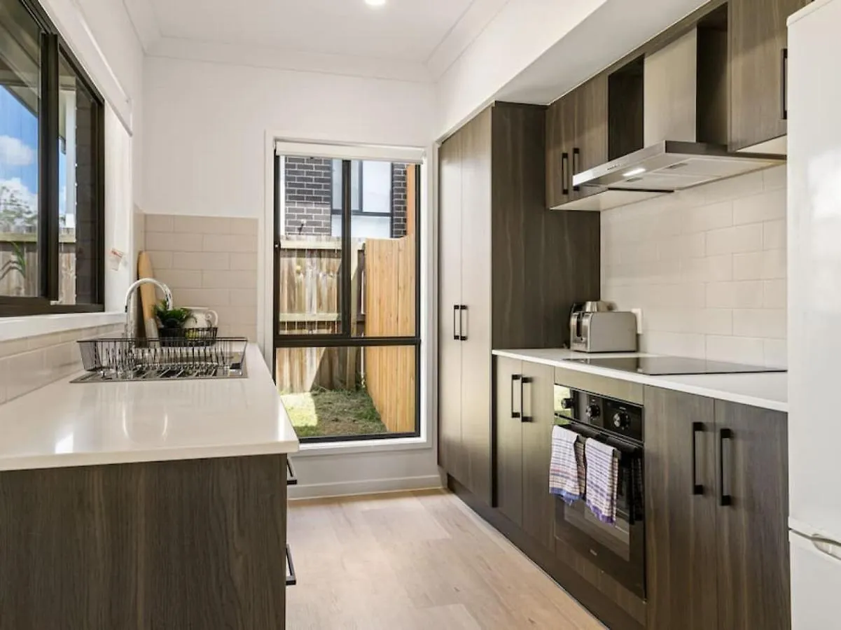 Ideal For Getaway - 3Br Home Browns Plains Ferienhaus